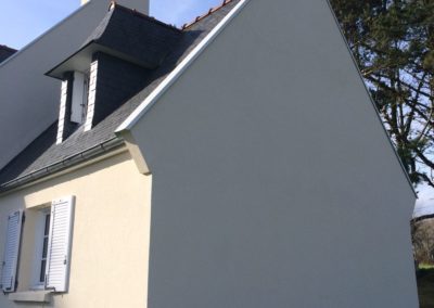 Piquage-enduits-existants-application-enduit-parement-organique-2-400x284