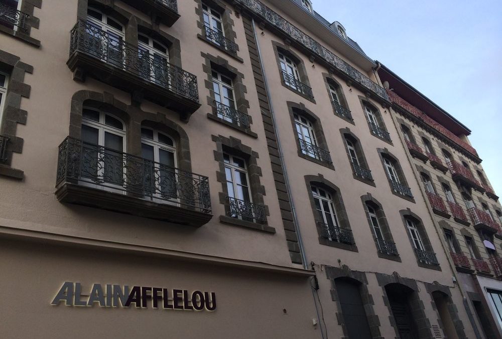 Piquage enduit existant et réalisation enduit mortier de chaux